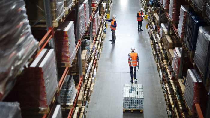 Arbeiter in einem Lagerhaus 