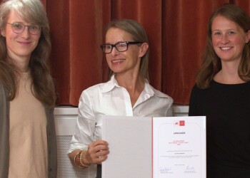 vlnr.: Juliane Nagiller, Preistr&auml;gerin Valerie Springer, Tamara Premrov