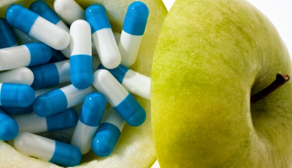 Apfel mit Tabletten
