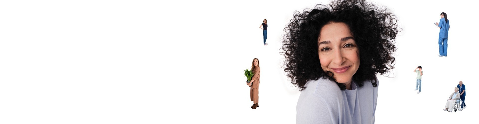 Frau mit schwarzen Locken lächelt in die Kamera